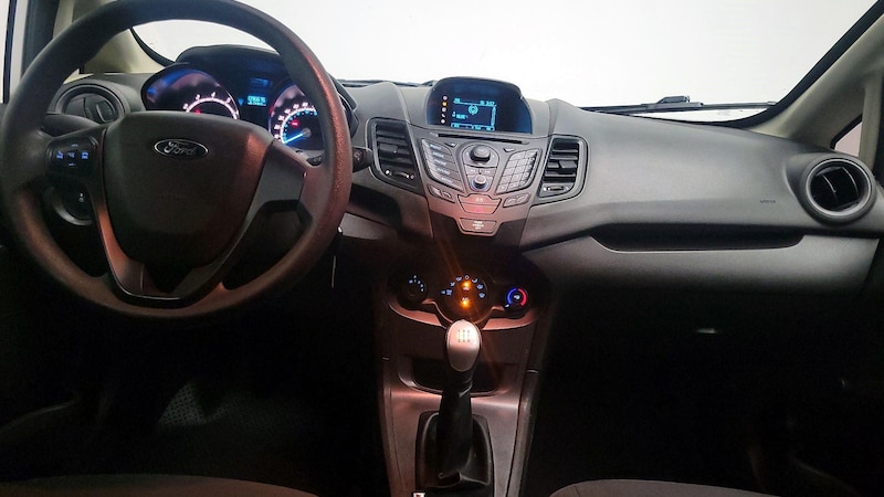 2015 Ford Fiesta S 9