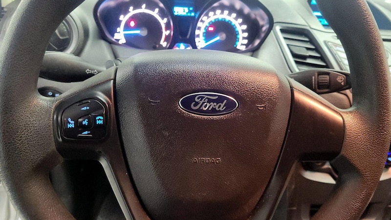 2015 Ford Fiesta S 10