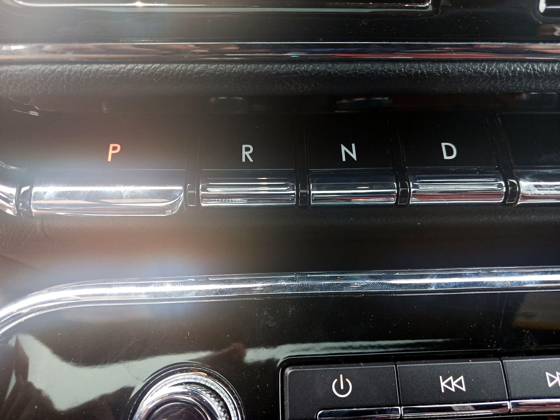 Thumbnail: 2019 Lincoln Navigator - 16