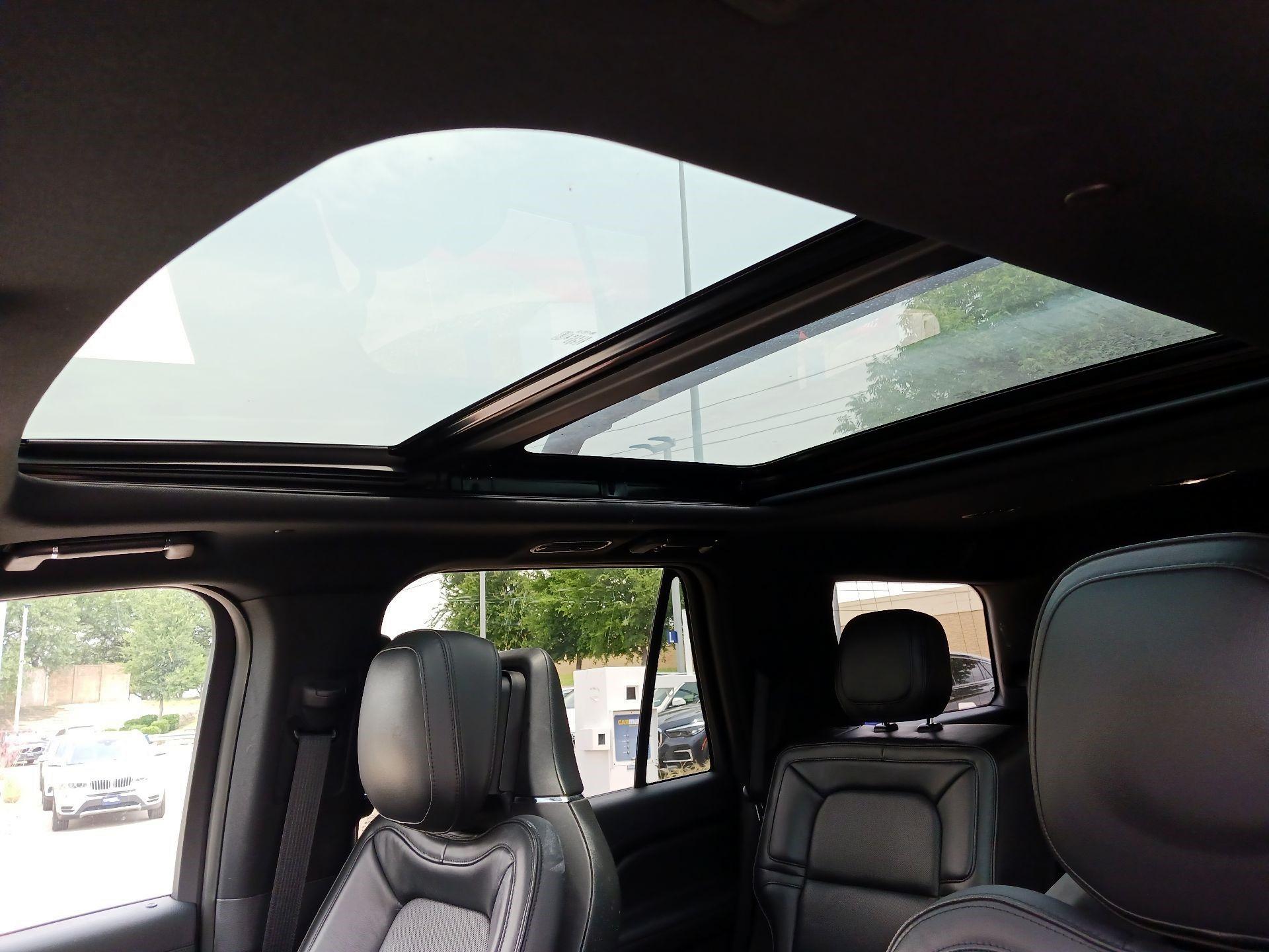 Thumbnail: 2019 Lincoln Navigator - 18