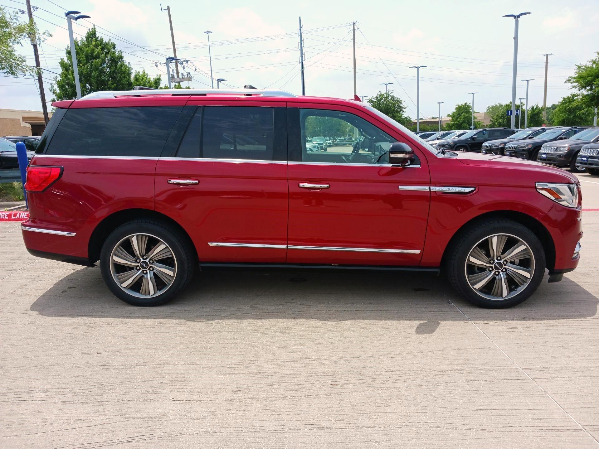 Thumbnail: 2019 Lincoln Navigator - 4
