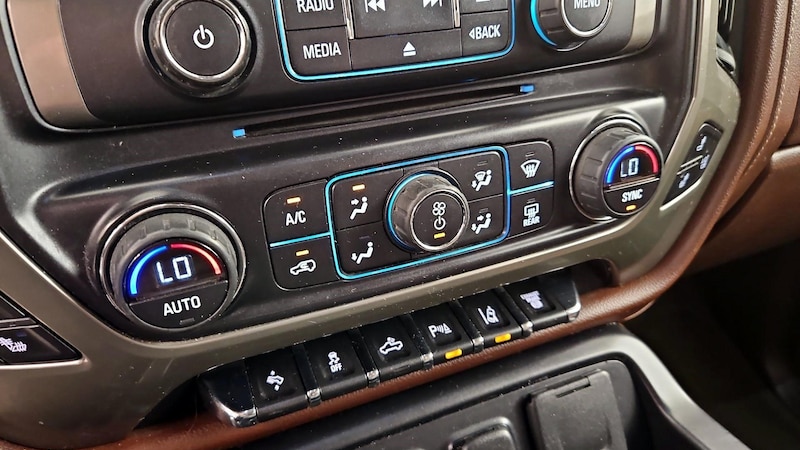 2015 Chevrolet Silverado 2500 High Country 17
