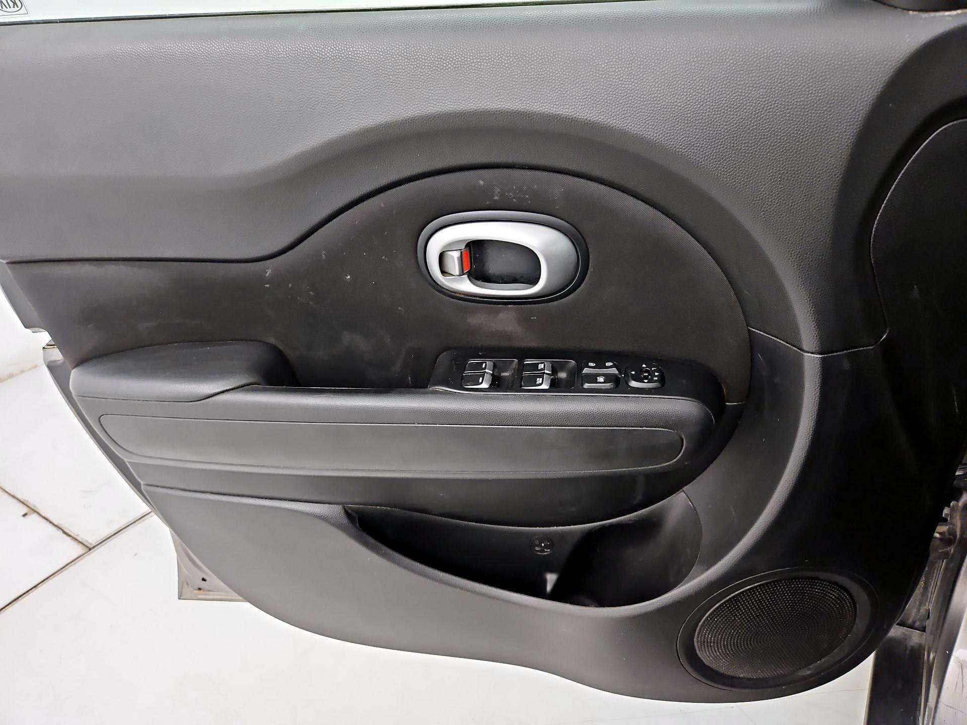 Thumbnail: 2017 Kia Soul - 12