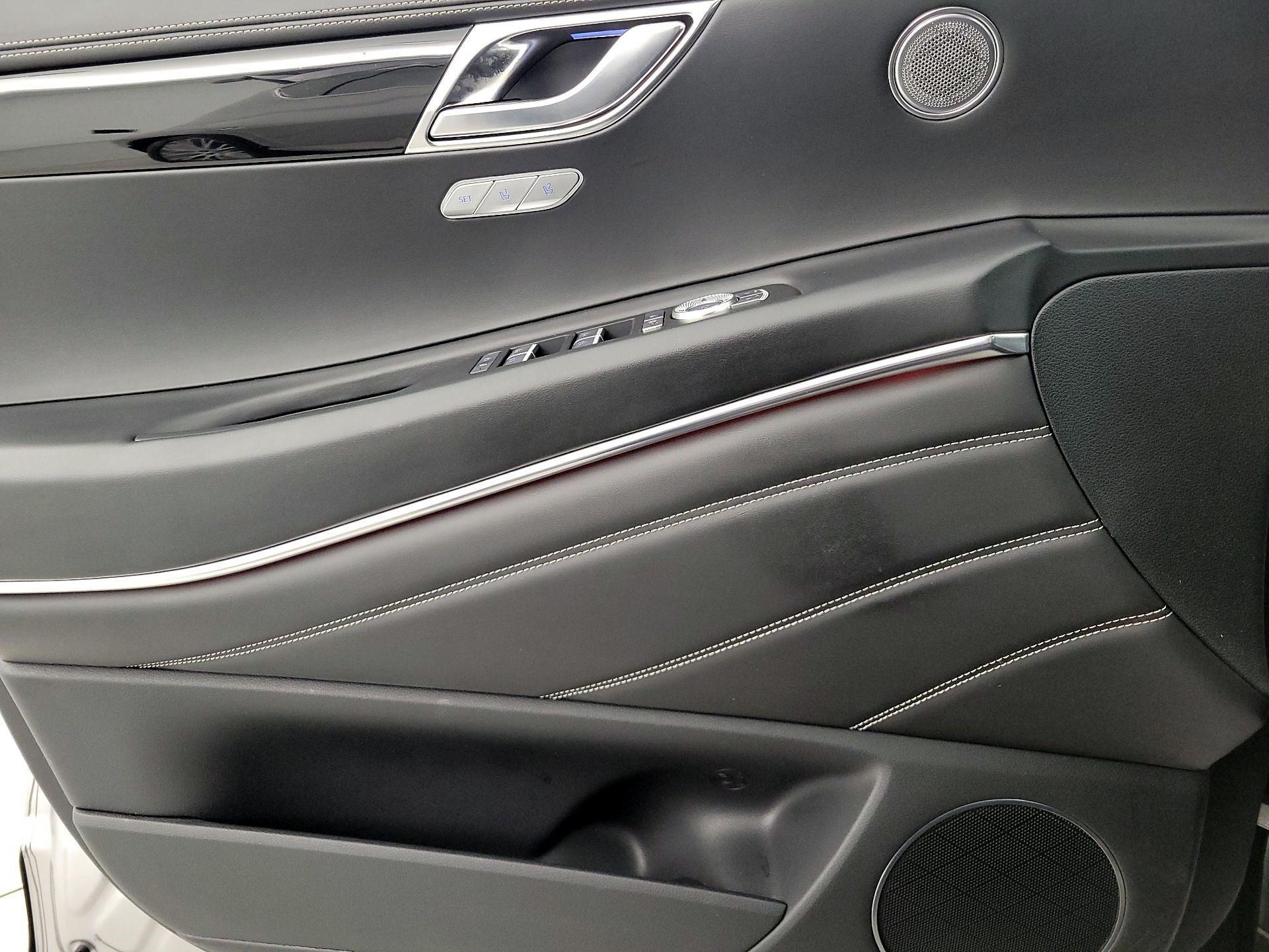 Thumbnail: 2021 Genesis GV80 - 12