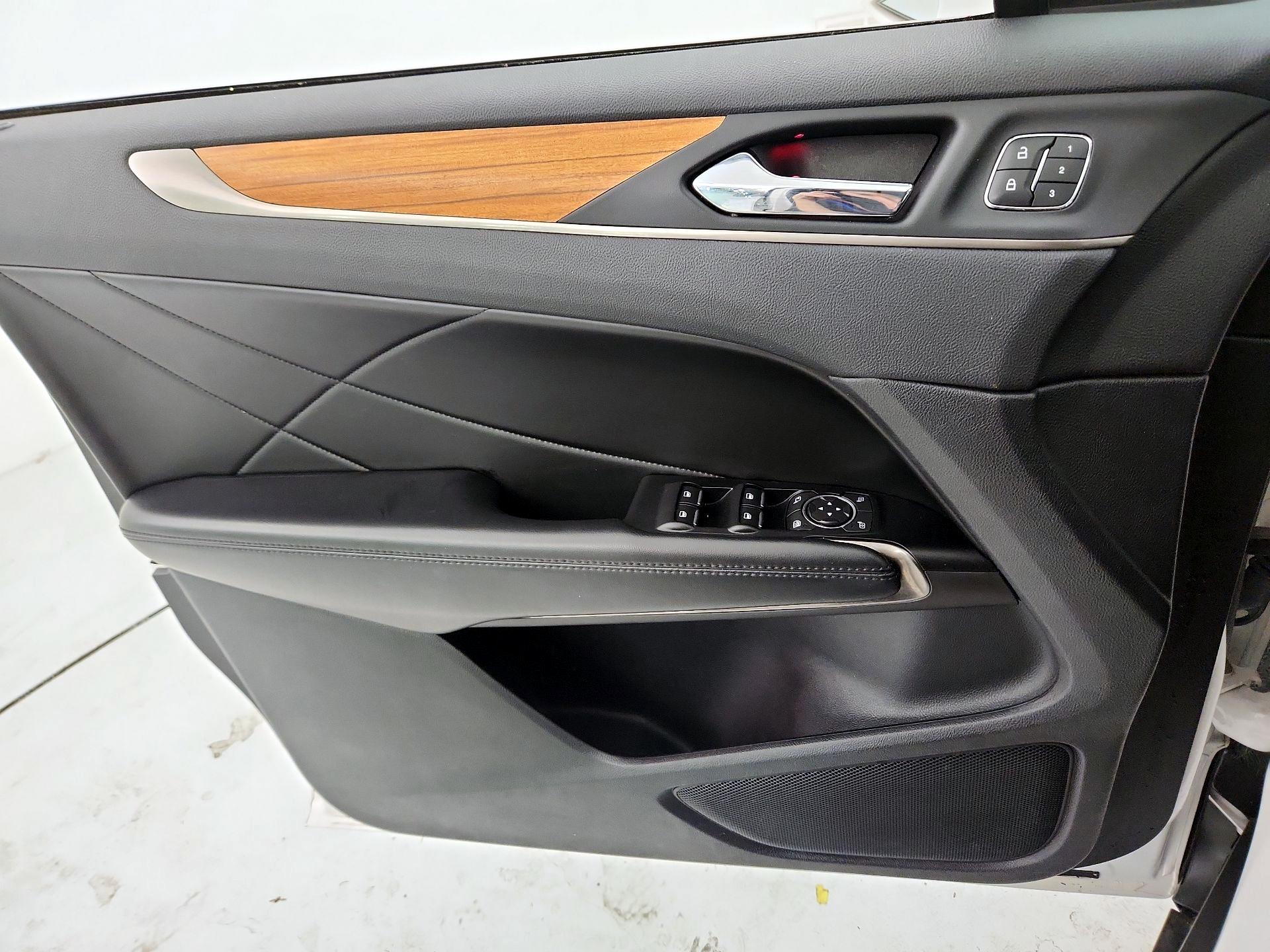 Thumbnail: 2019 Lincoln MKC - 12