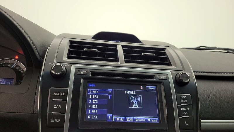 2014 Toyota Camry SE 14