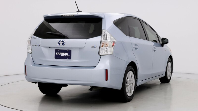 2013 Toyota Prius v Three 8