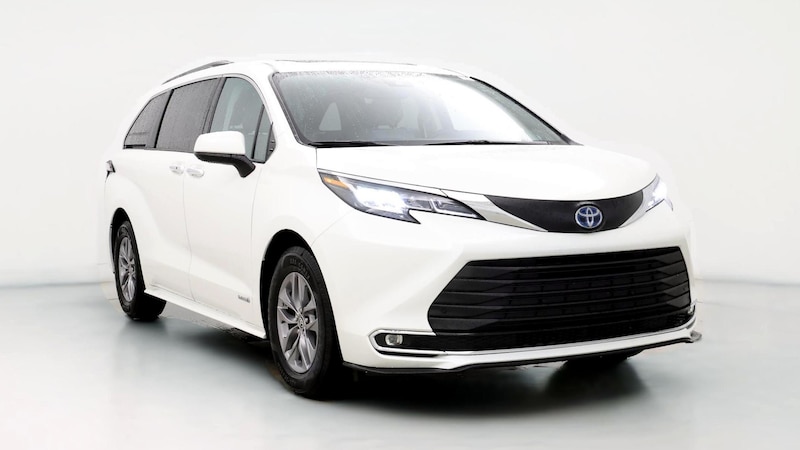 2021 Toyota Sienna XLE Hero Image