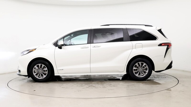 2021 Toyota Sienna XLE 3