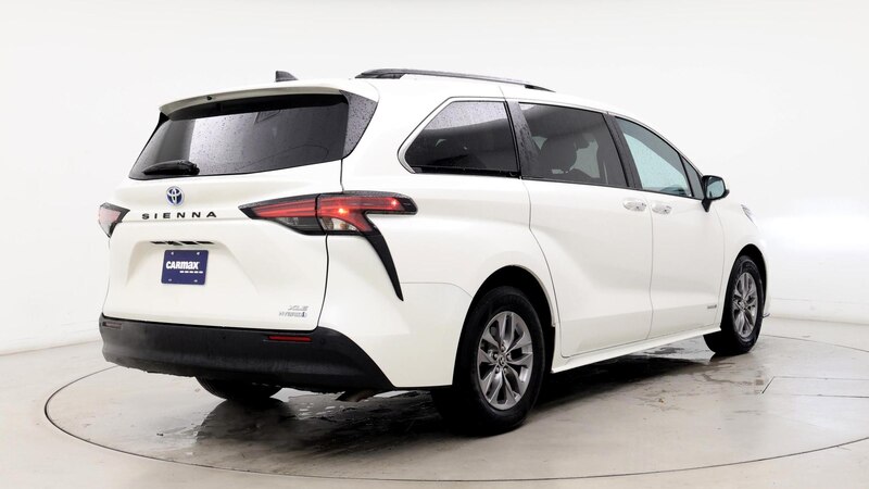 2021 Toyota Sienna XLE 8