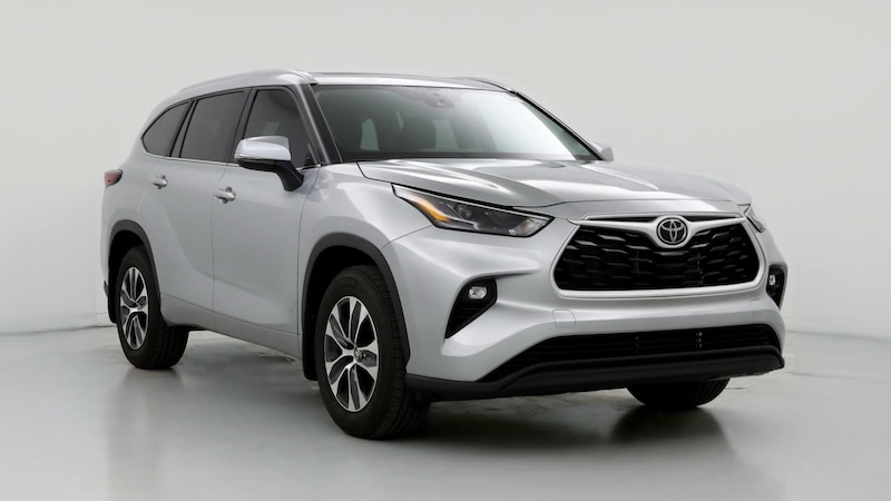 2024 Toyota Highlander XLE Hero Image