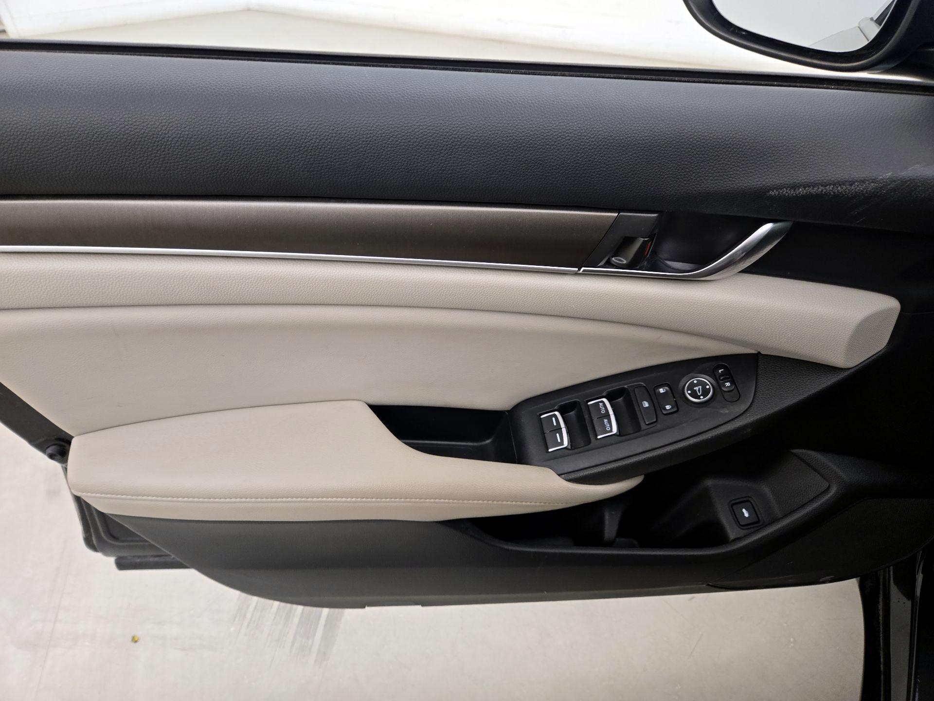 Thumbnail: 2018 Honda Accord - 12