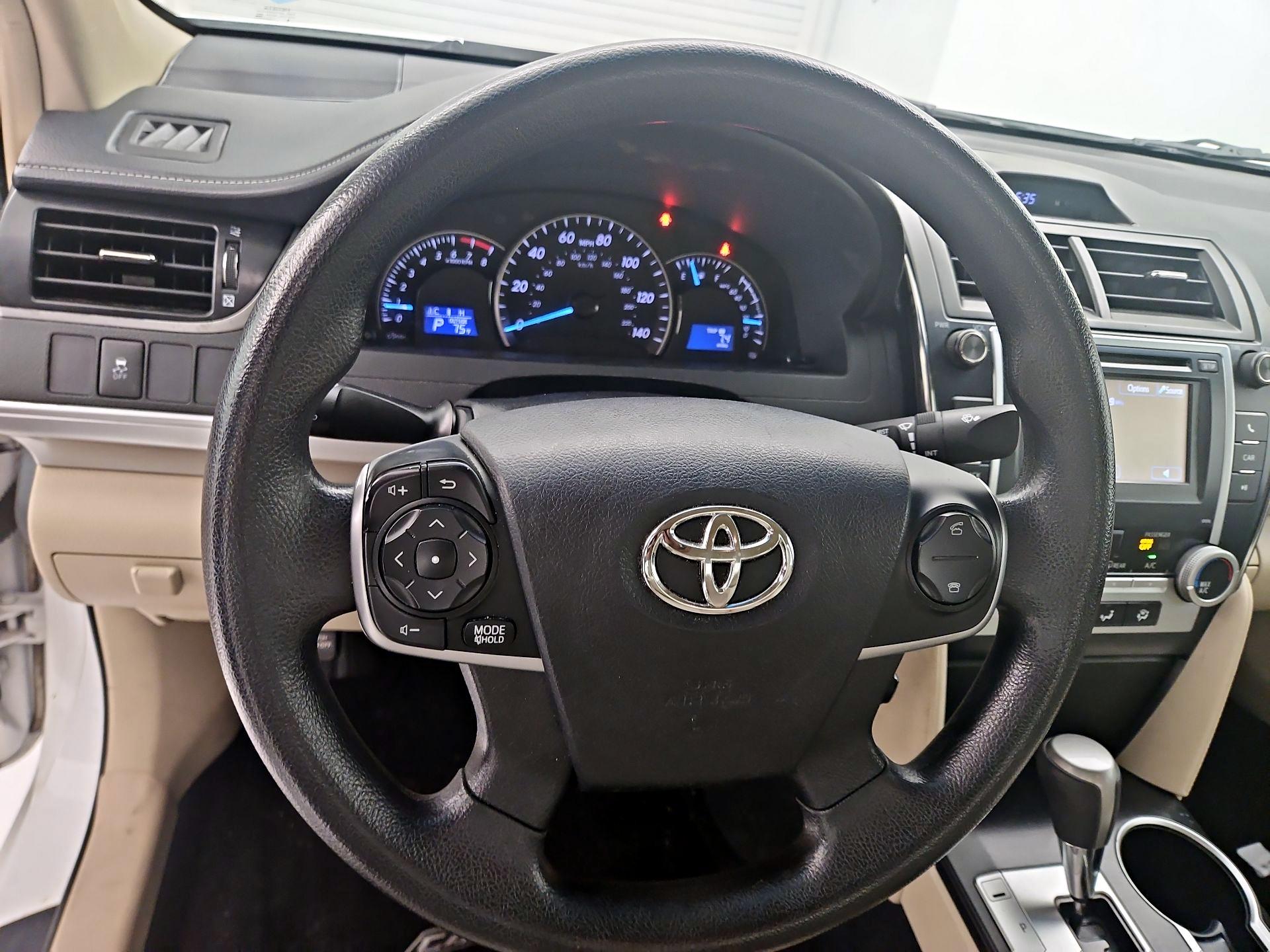 Thumbnail: 2014 Toyota Camry - 10