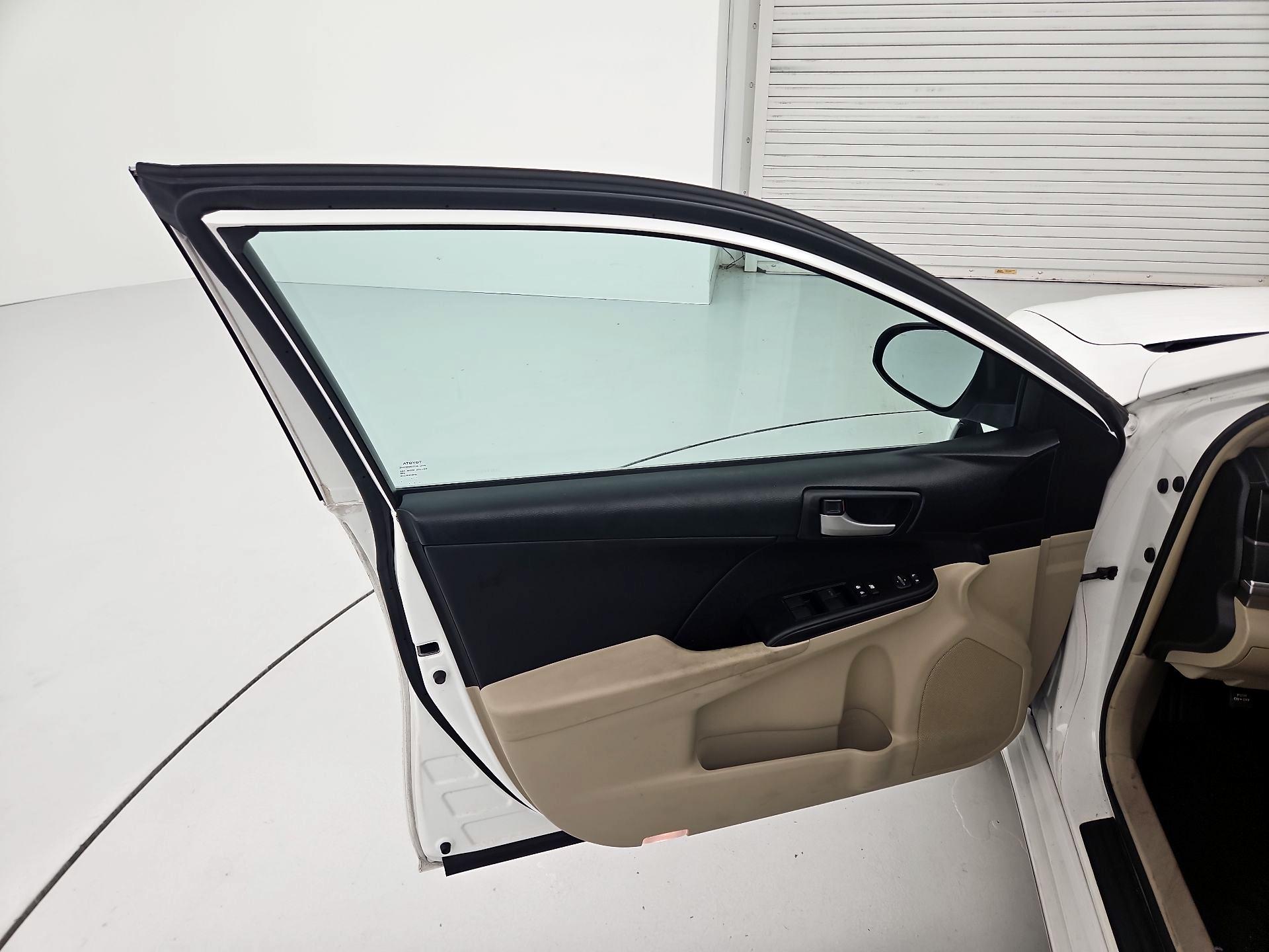 Thumbnail: 2014 Toyota Camry - 12