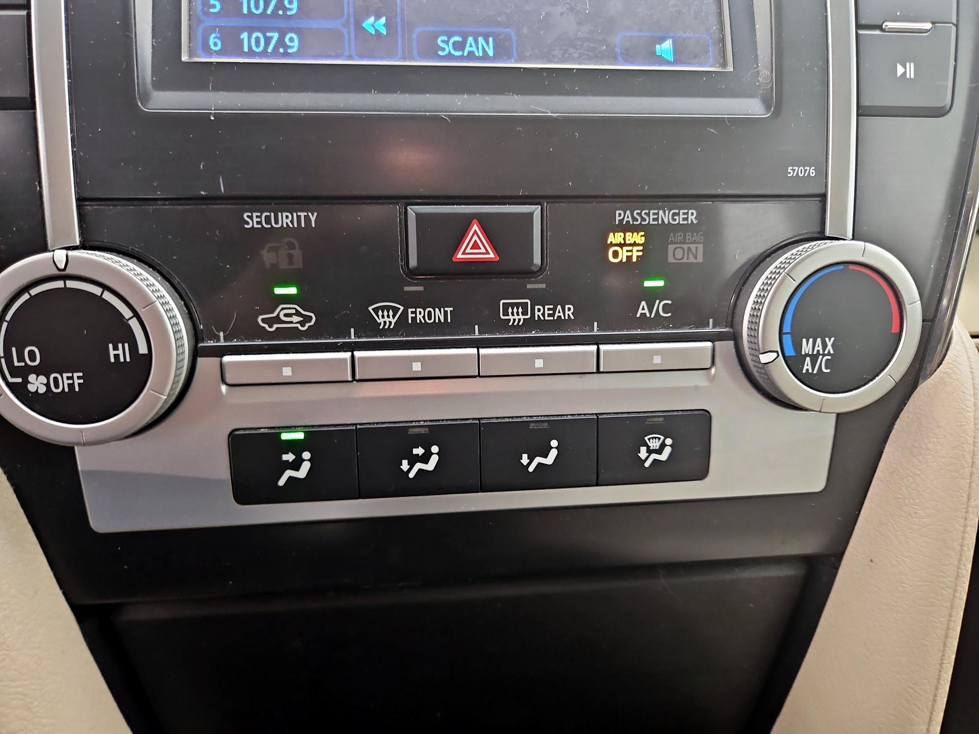 Thumbnail: 2014 Toyota Camry - 15