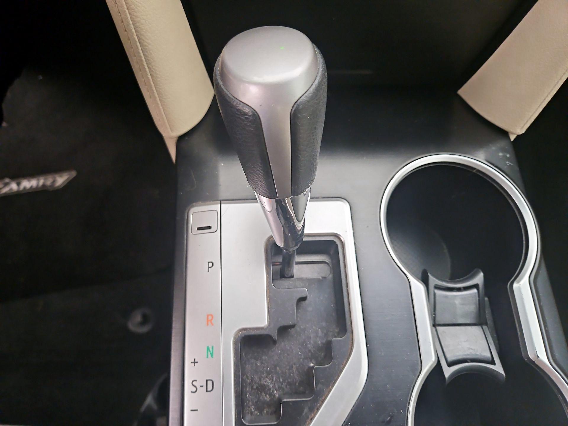 Thumbnail: 2014 Toyota Camry - 16