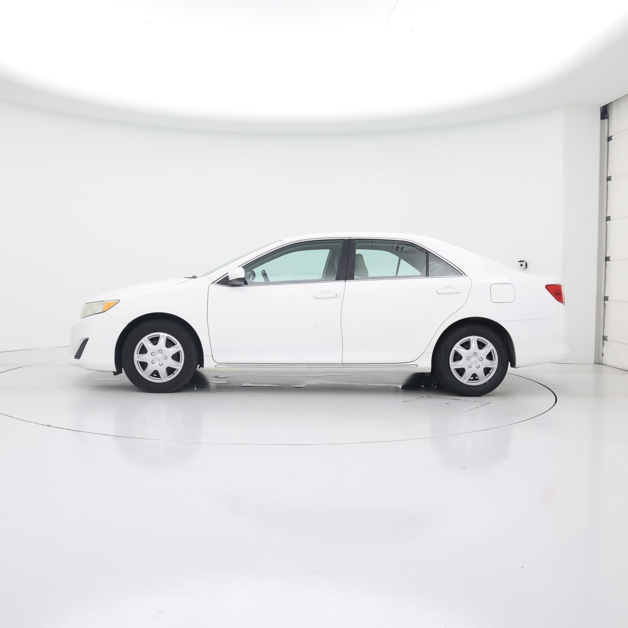 Thumbnail: 2014 Toyota Camry - 3