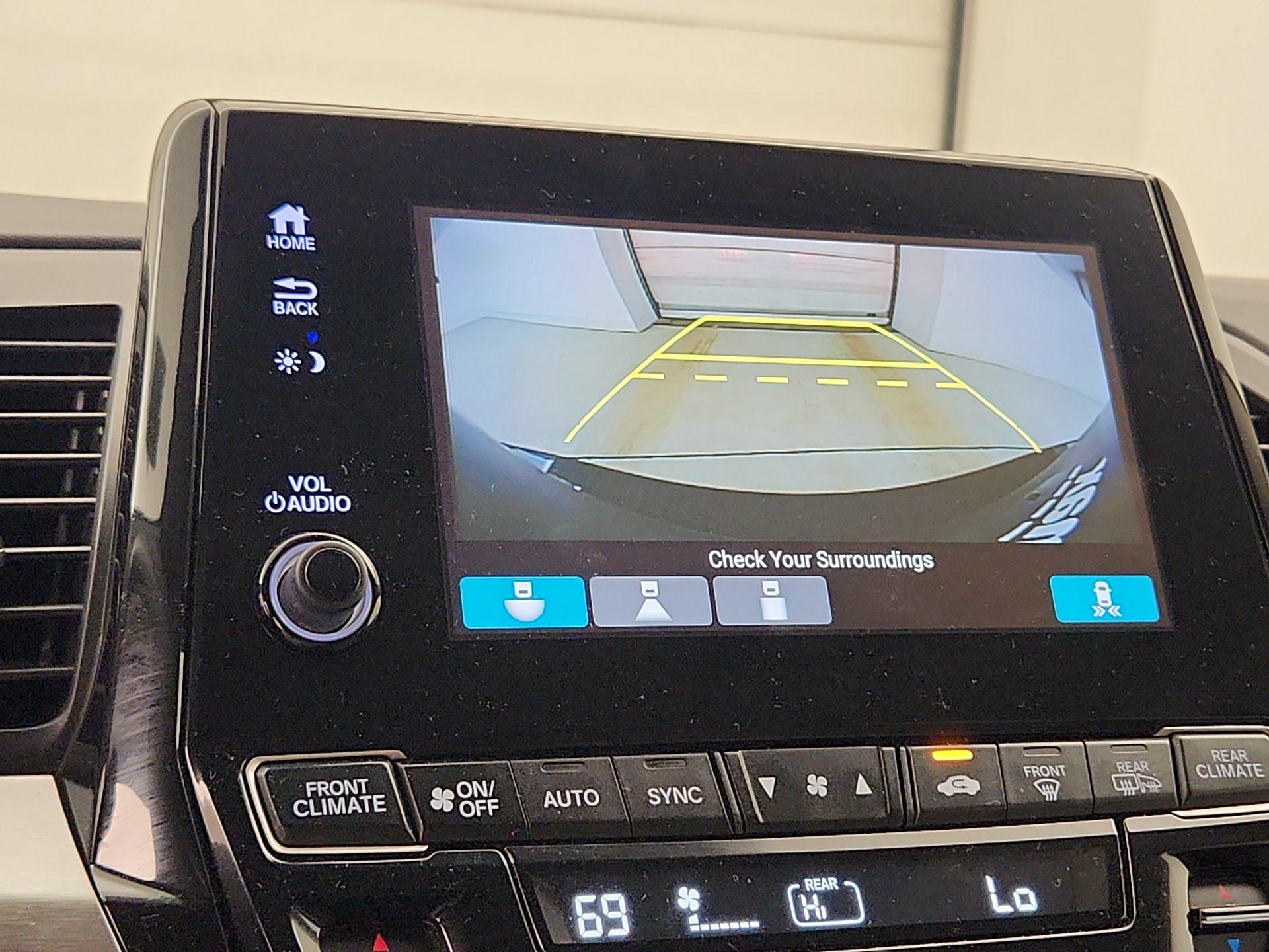 Thumbnail: 2018 Honda Odyssey - 14