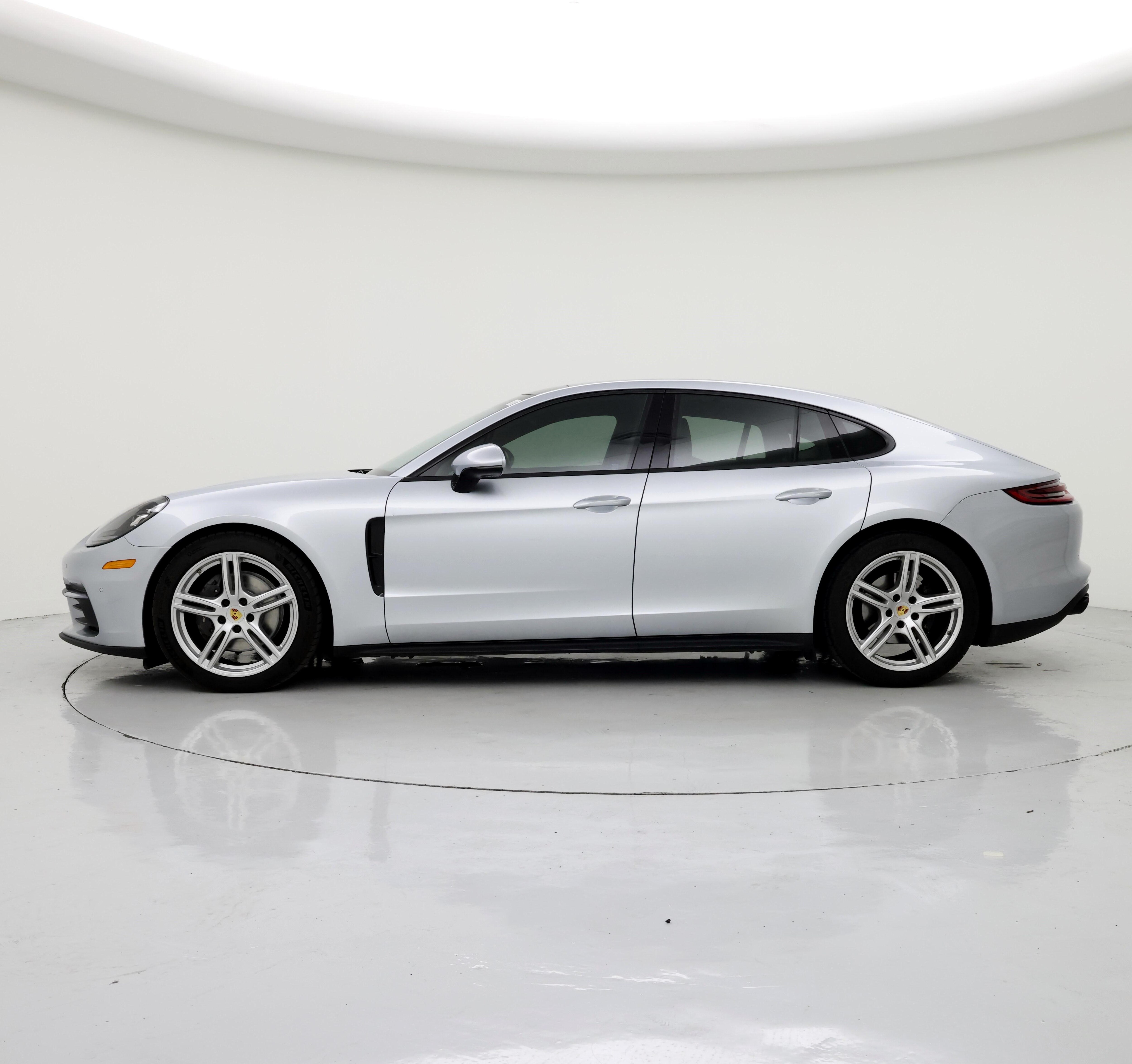 Thumbnail: 2018 Porsche Panamera - 3