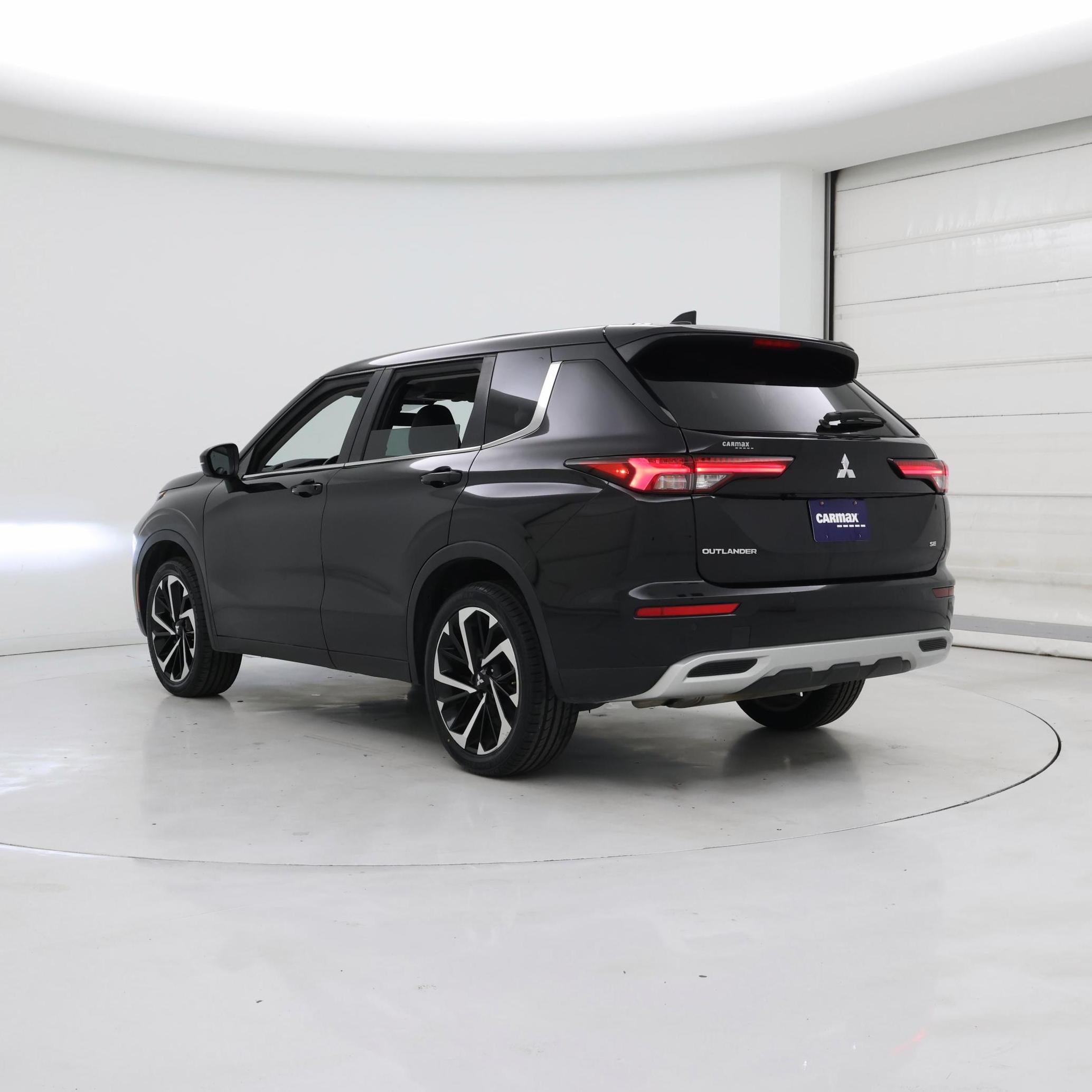 Thumbnail: 2023 Mitsubishi Outlander - 2