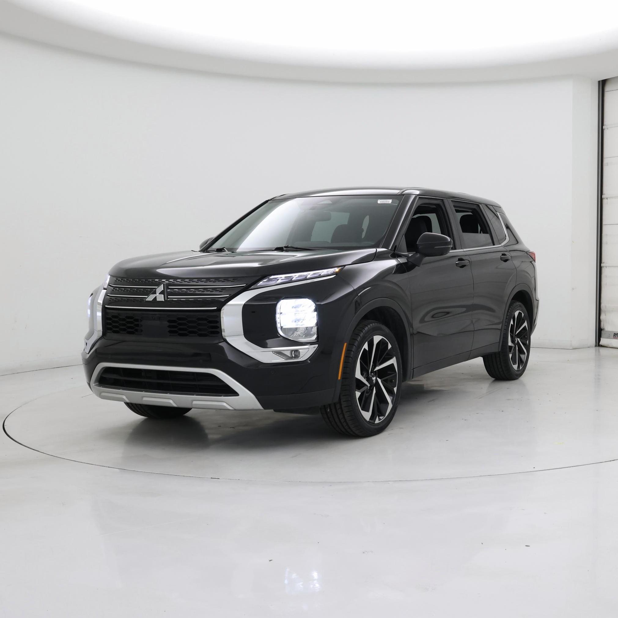 Thumbnail: 2023 Mitsubishi Outlander - 4
