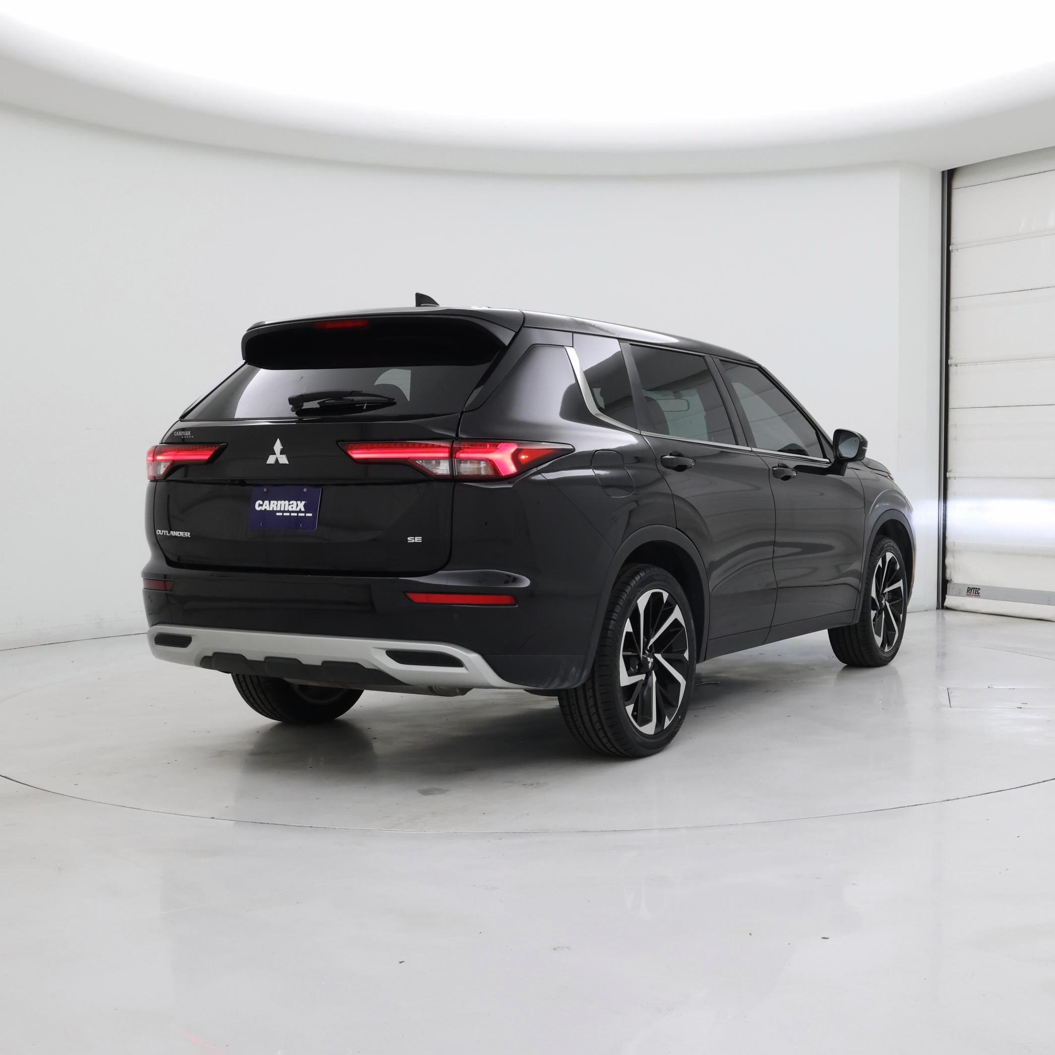Thumbnail: 2023 Mitsubishi Outlander - 8