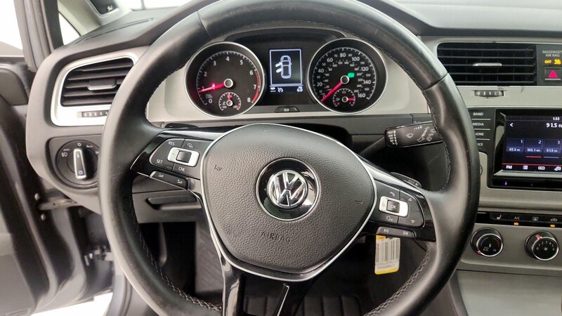 2015 Volkswagen Golf SE 10