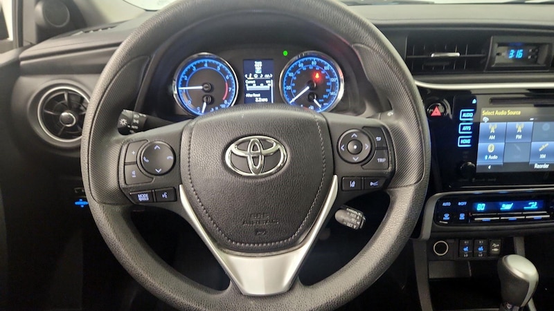 2017 Toyota Corolla XLE 10