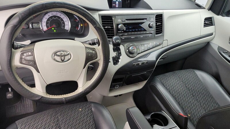 2012 Toyota Sienna SE 9