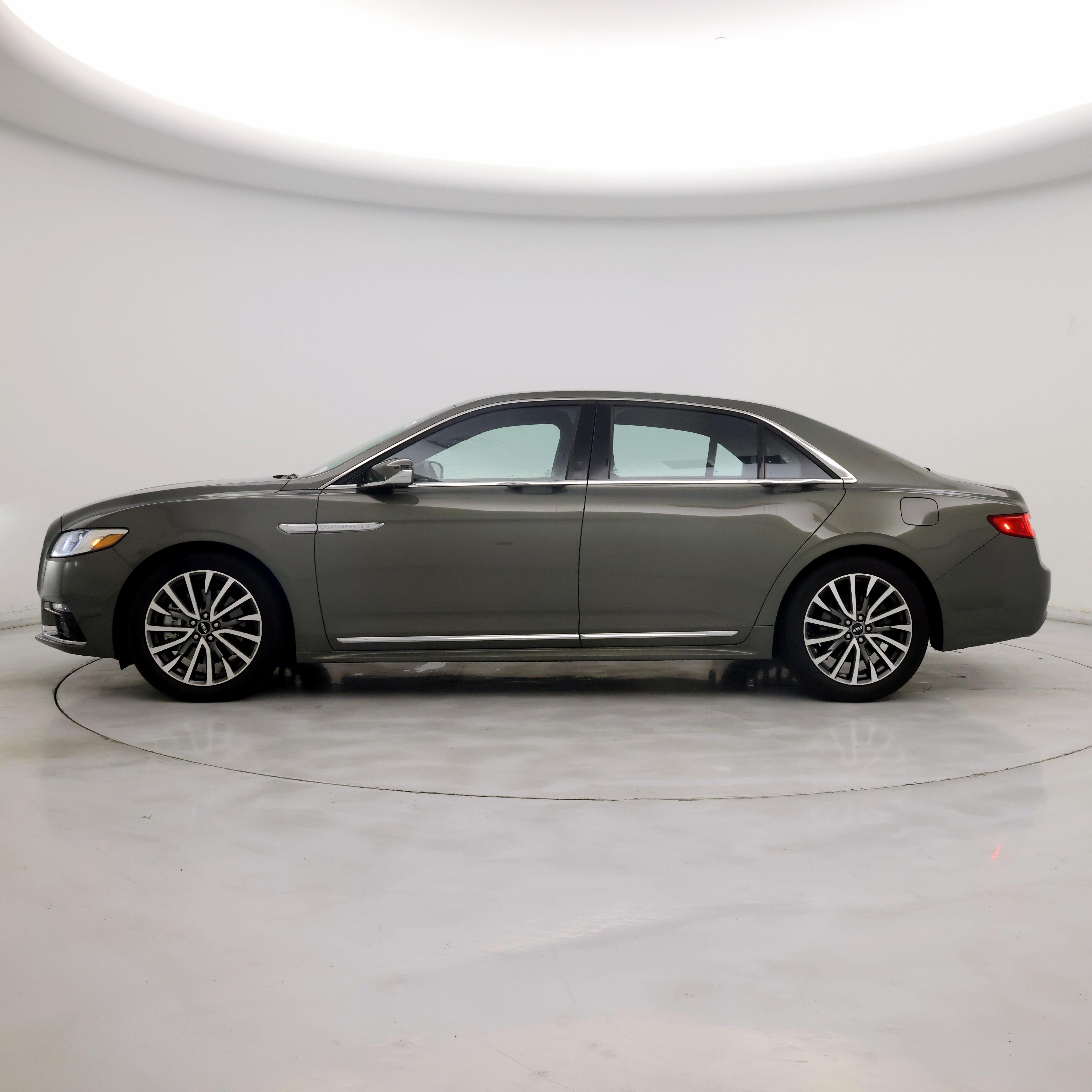 Thumbnail: 2017 Lincoln Continental - 3