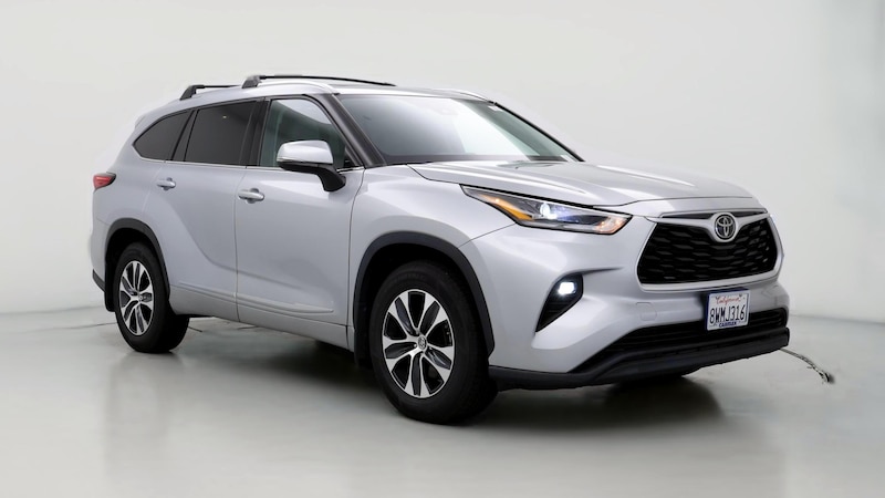 2021 Toyota Highlander XLE Hero Image