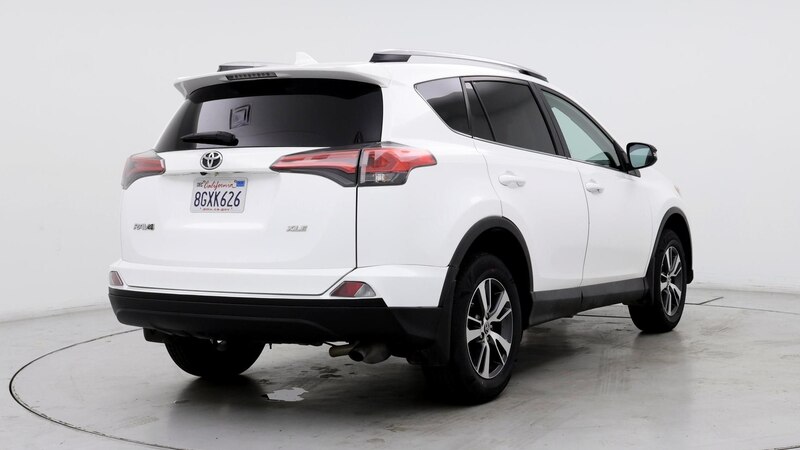 2018 Toyota RAV4 XLE 8