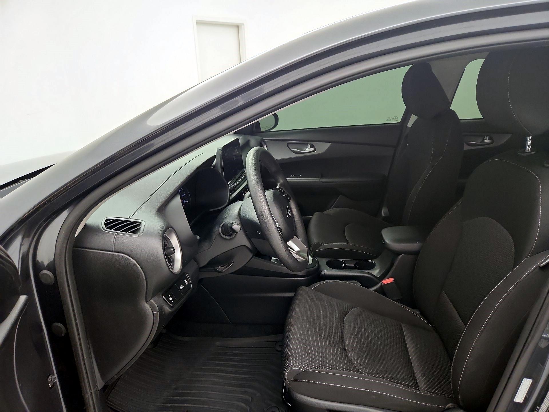 Thumbnail: 2021 Kia Forte - 11