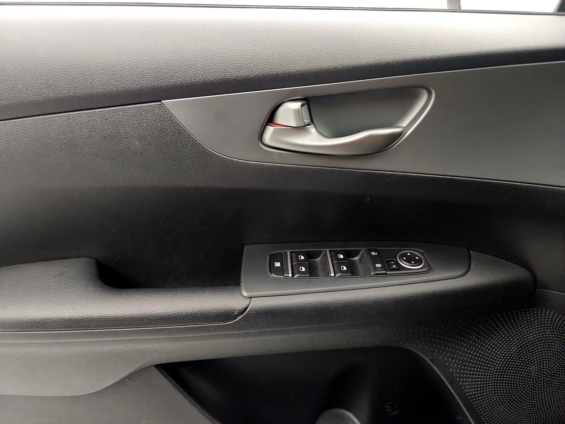 Thumbnail: 2021 Kia Forte - 12