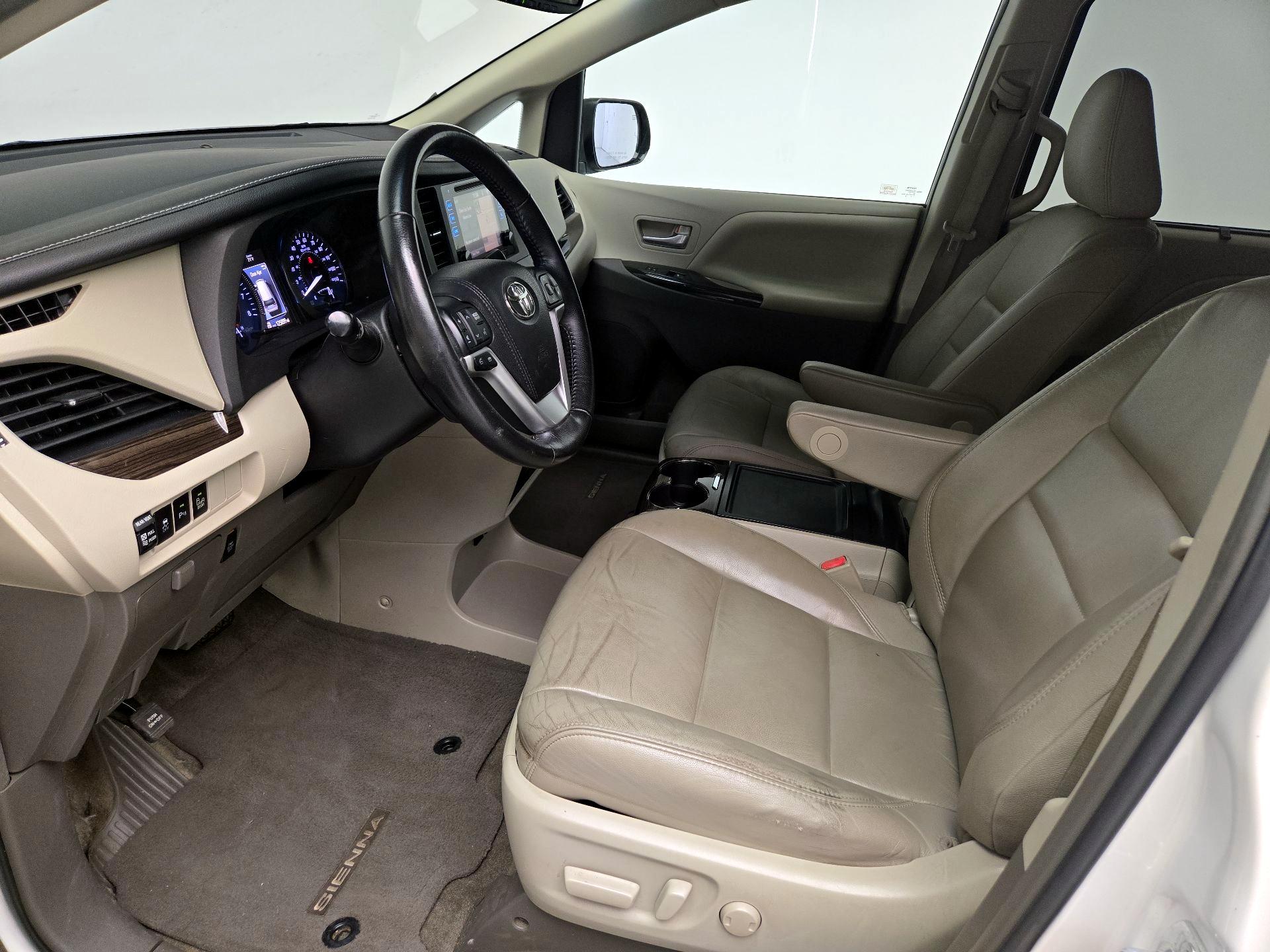 Thumbnail: 2015 Toyota Sienna - 11