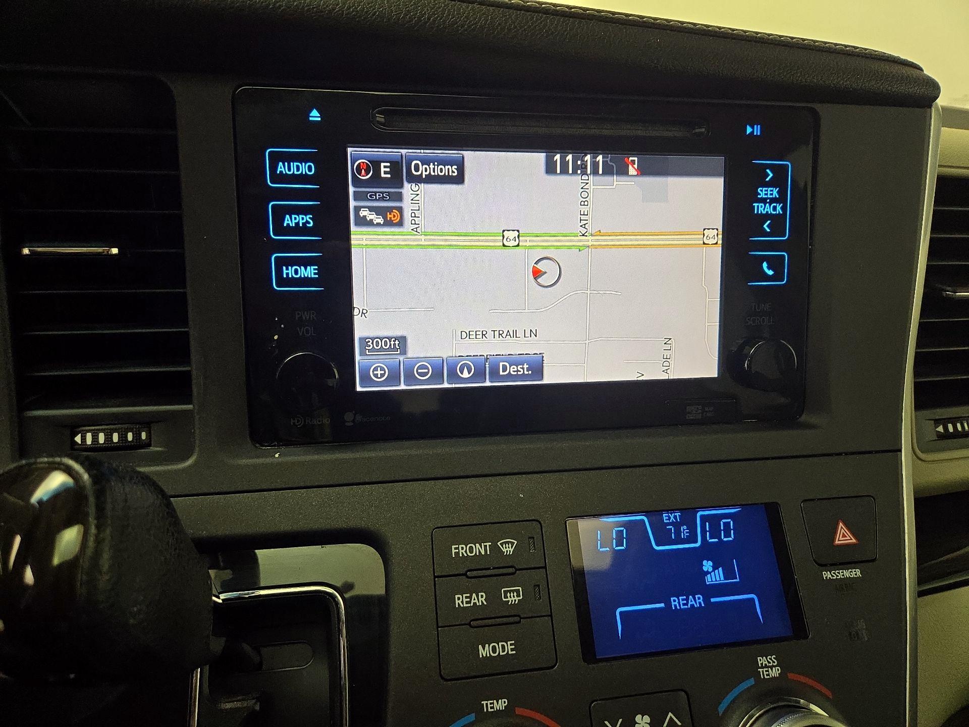 Thumbnail: 2015 Toyota Sienna - 14