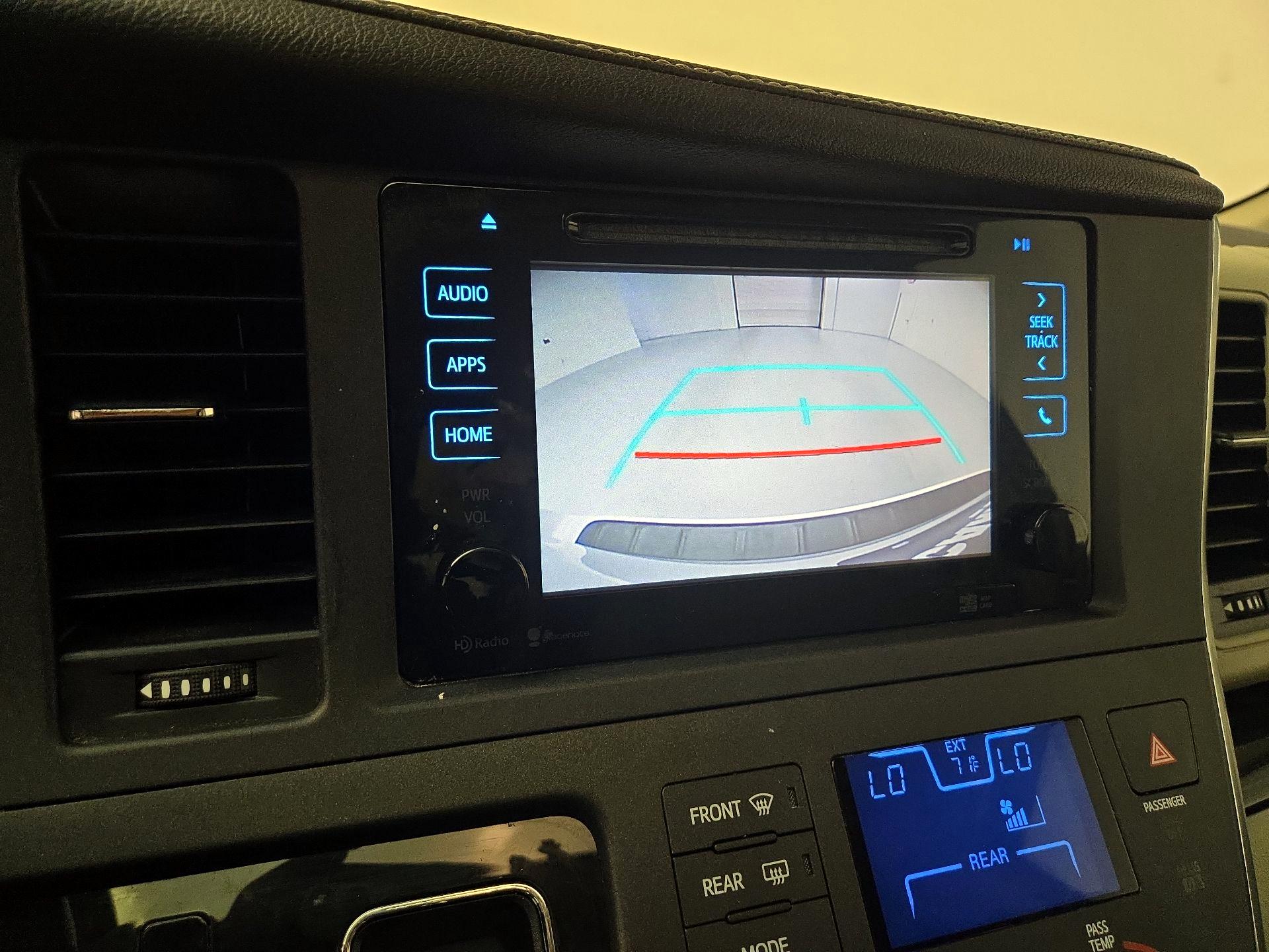 Thumbnail: 2015 Toyota Sienna - 15