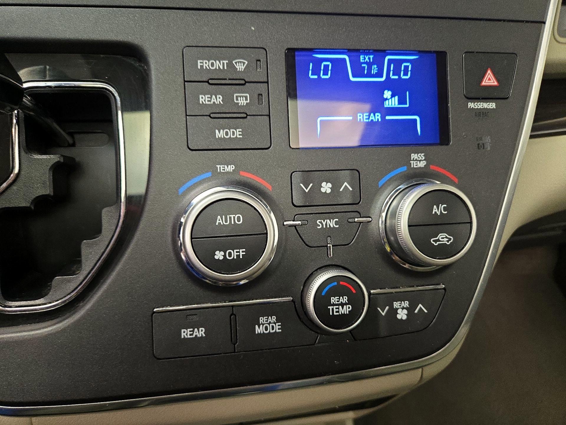 Thumbnail: 2015 Toyota Sienna - 17