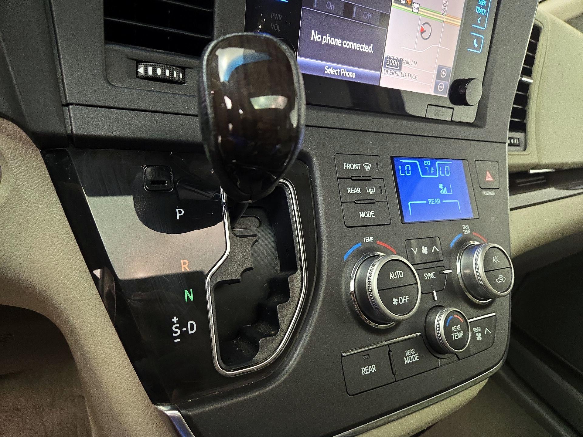 Thumbnail: 2015 Toyota Sienna - 18