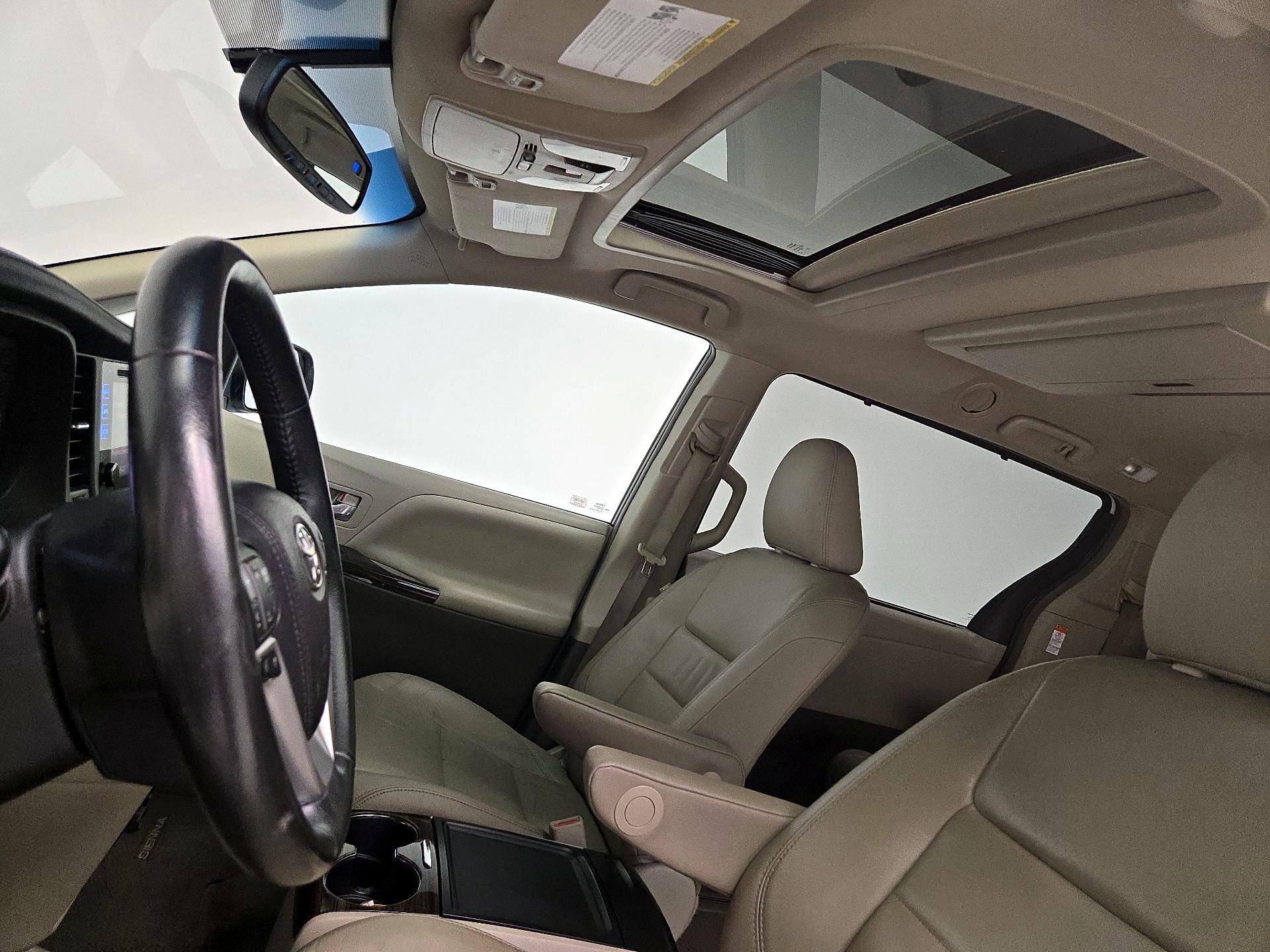 Thumbnail: 2015 Toyota Sienna - 20