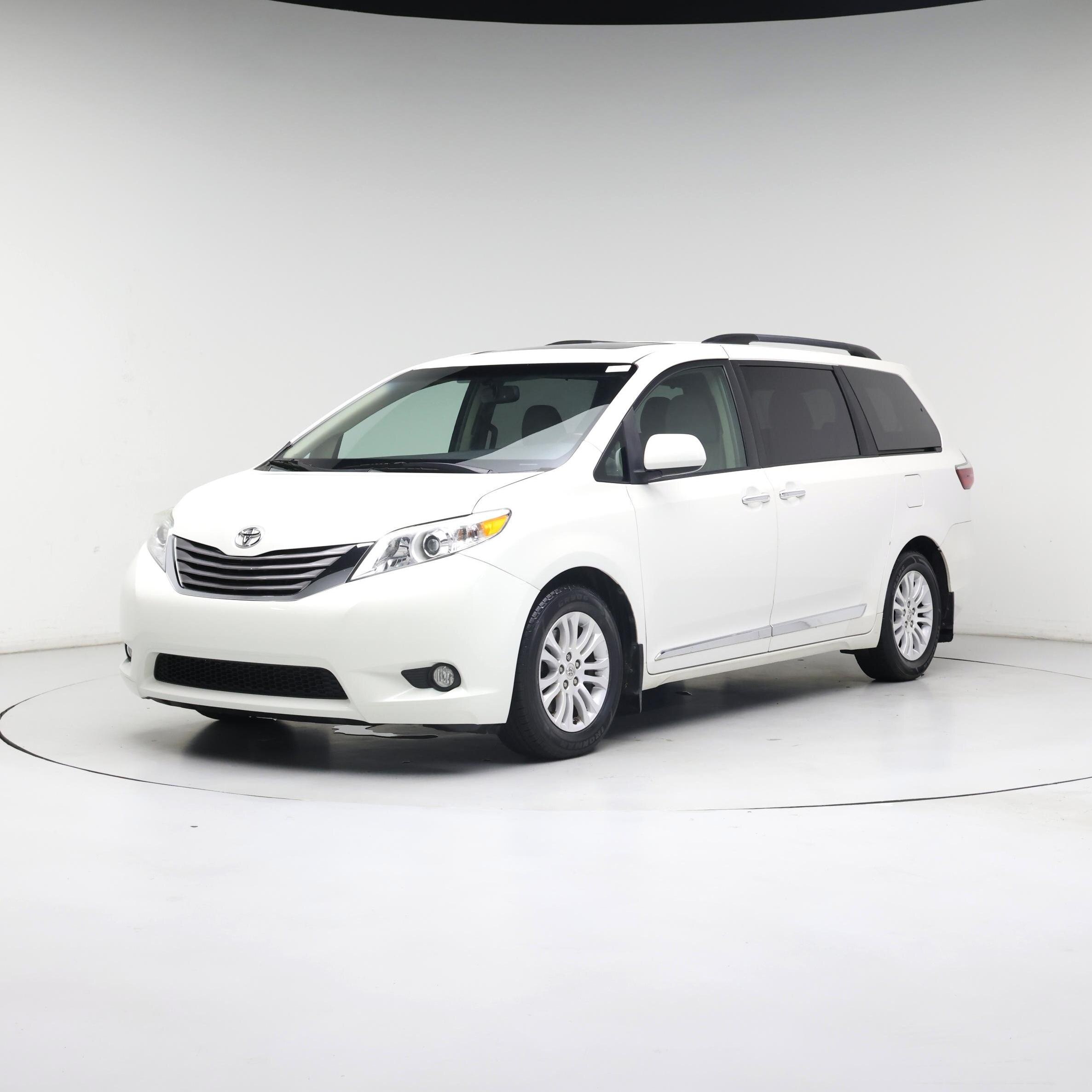 Thumbnail: 2015 Toyota Sienna - 4