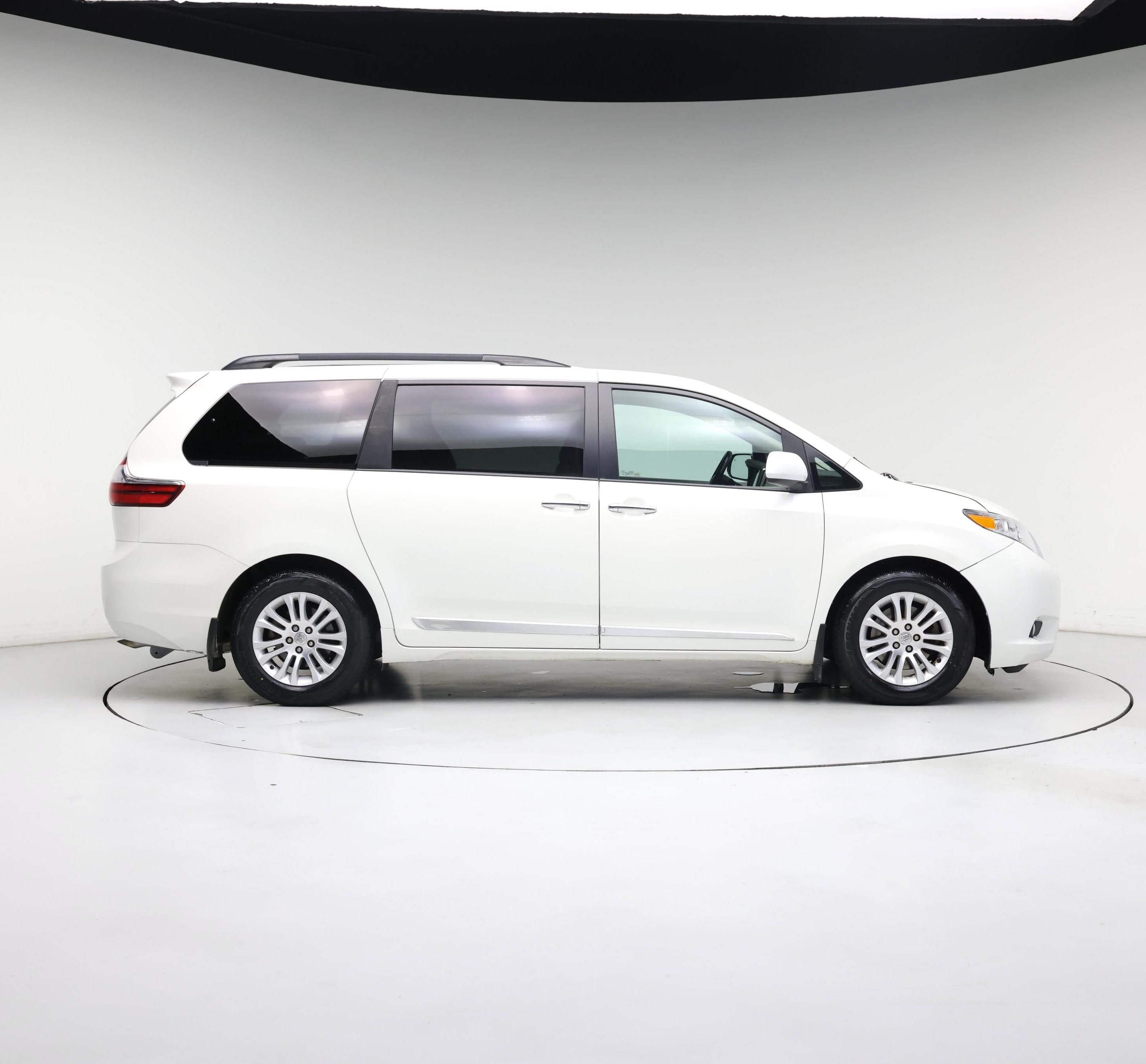 Thumbnail: 2015 Toyota Sienna - 7