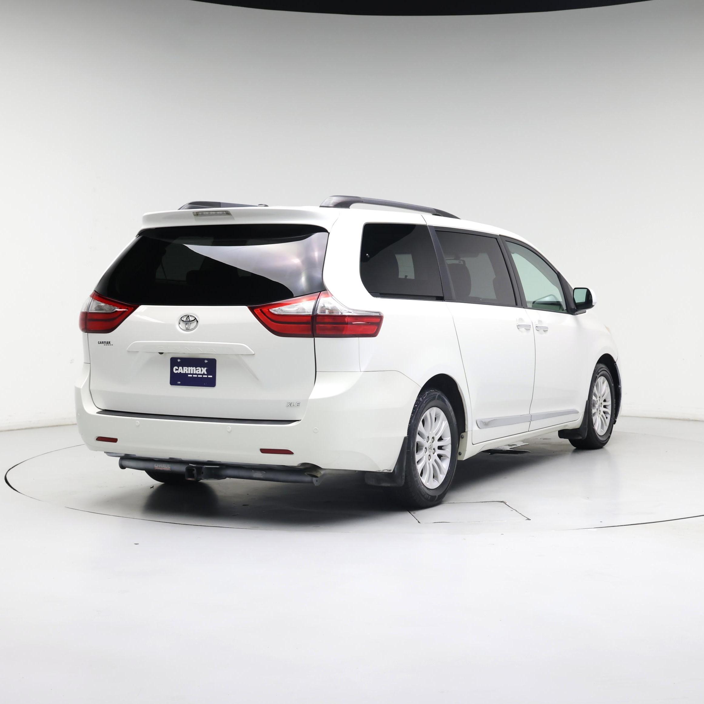 Thumbnail: 2015 Toyota Sienna - 8