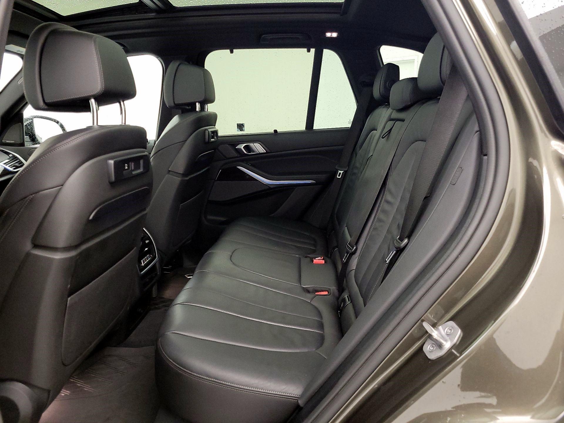 Thumbnail: 2021 BMW X5 - 21