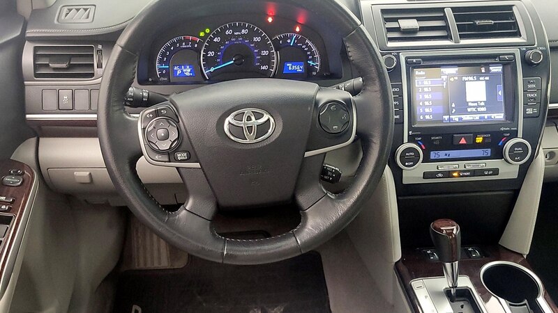 2014 Toyota Camry XLE 10