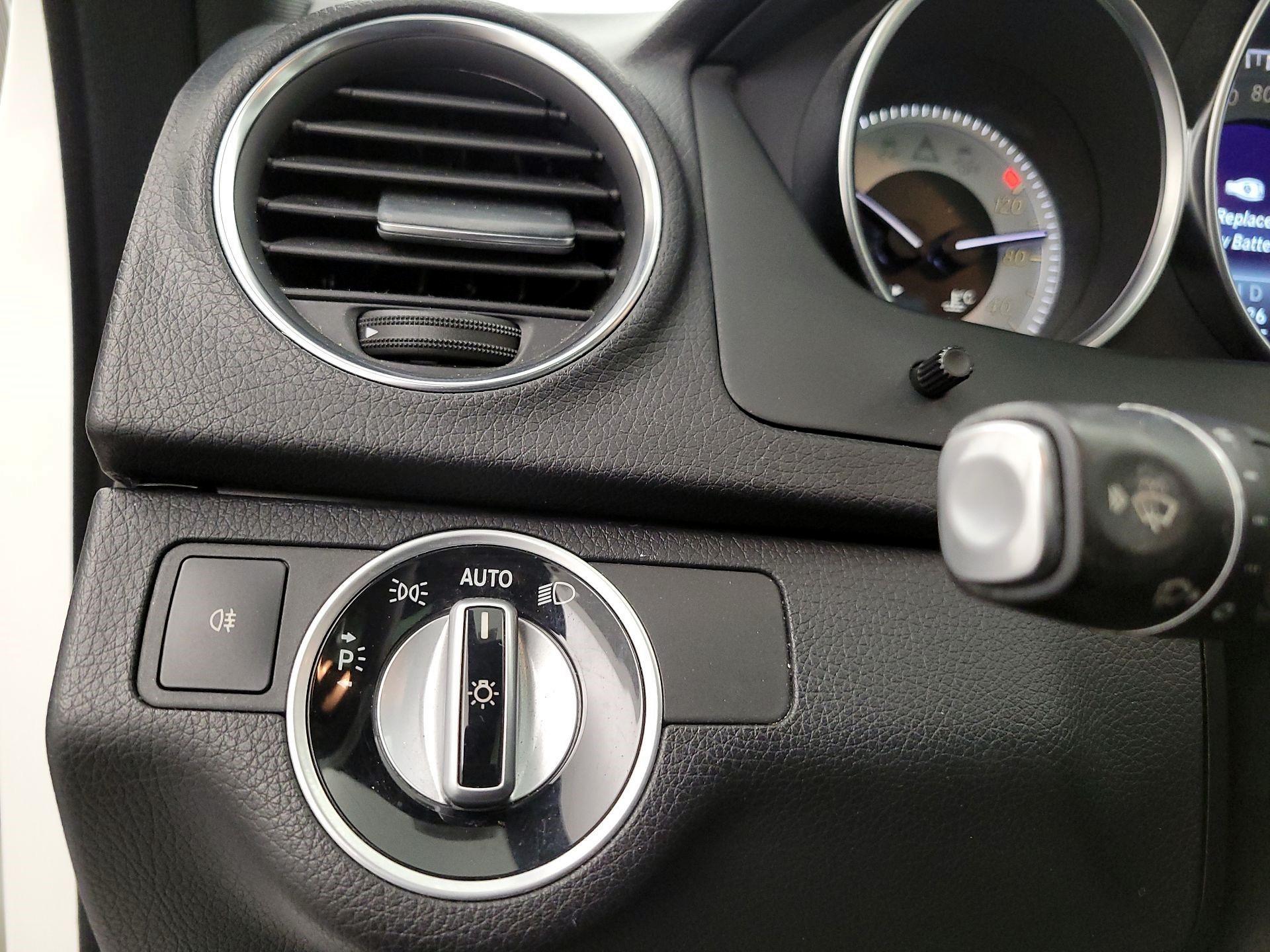 Thumbnail: 2014 Mercedes-Benz C-Class - 11