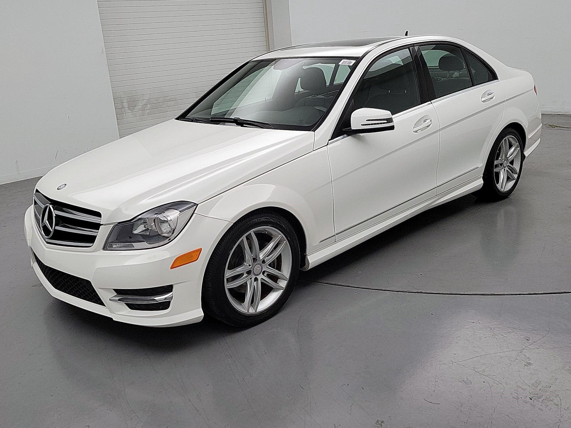 Thumbnail: 2014 Mercedes-Benz C-Class - 3