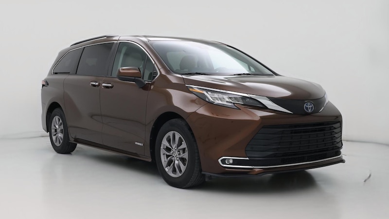 2021 Toyota Sienna XLE Hero Image