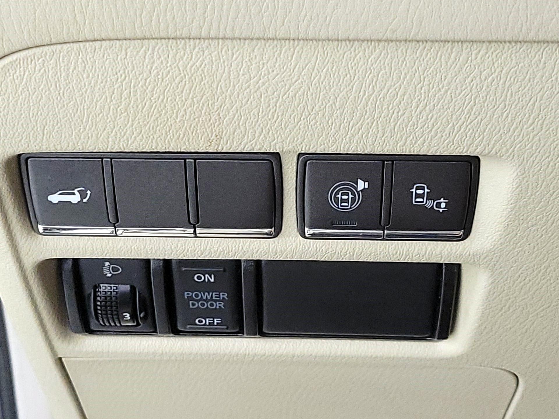 Thumbnail: 2017 INFINITI QX80 - 13