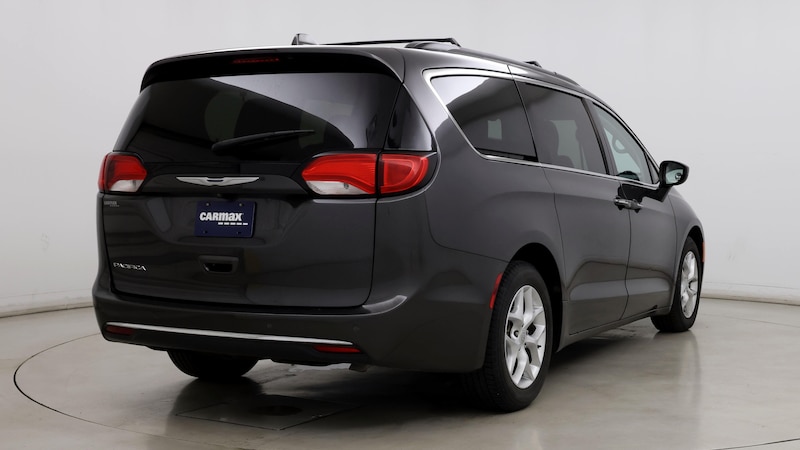 2017 Chrysler Pacifica Touring Plus 8